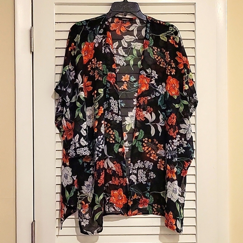 NWOT Forever 21 Floral short sleeve kimono sz L
